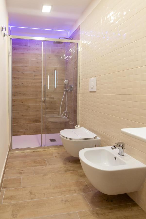 Toledo Rose Hotel Наполи Екстериор снимка